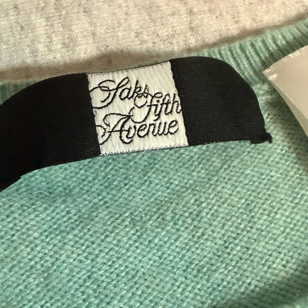 Saks Fifth Avenue Vintage‎ 1990s - 100% Cashmere Sleeveless Sweater 💙